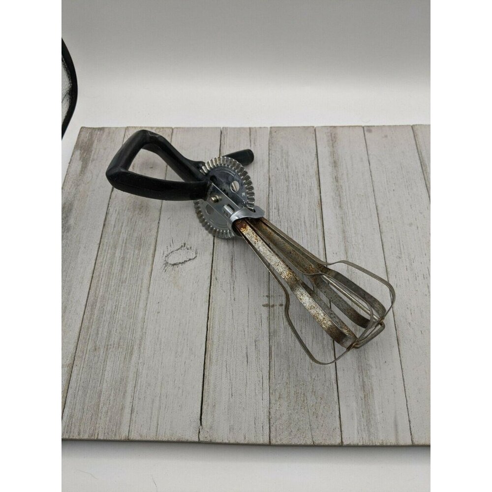 Vintage EKCO Hand Crank Egg Beater w/ Off-Set Handle Black Works Rusty